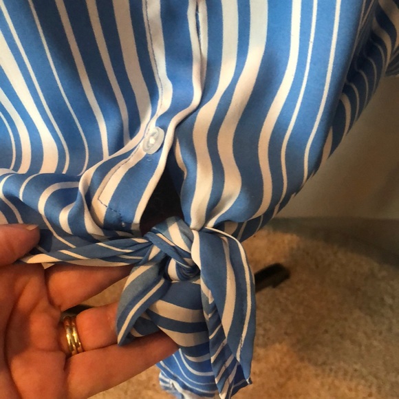 🍁4/$15 light blue and white stripes Blouse - Picture 3 of 6